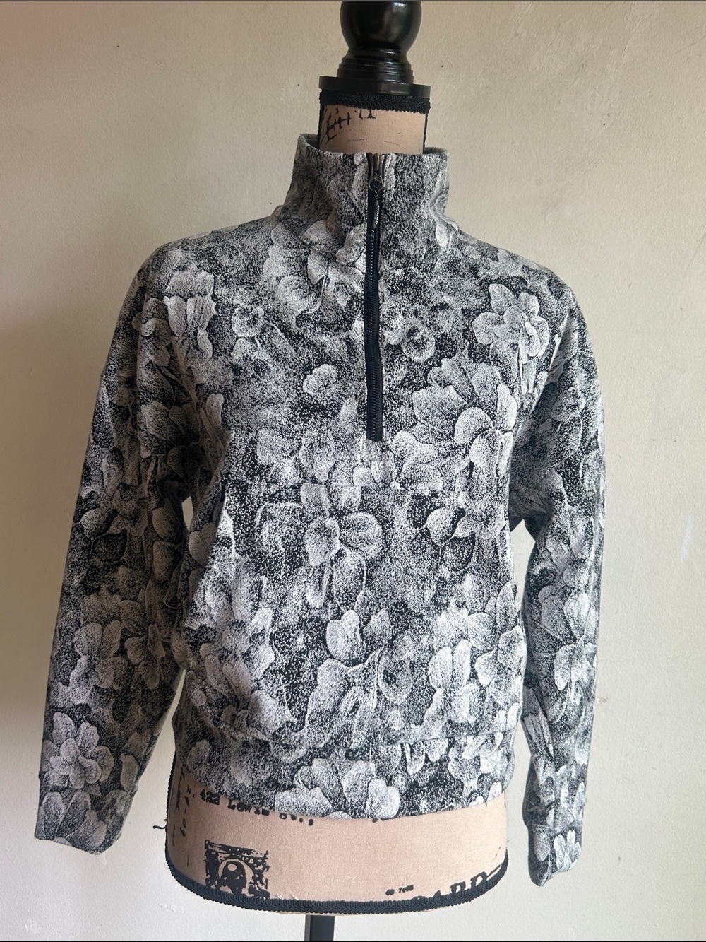 Kyodan Floral Black Whitt Half Zip Pullover Size XS